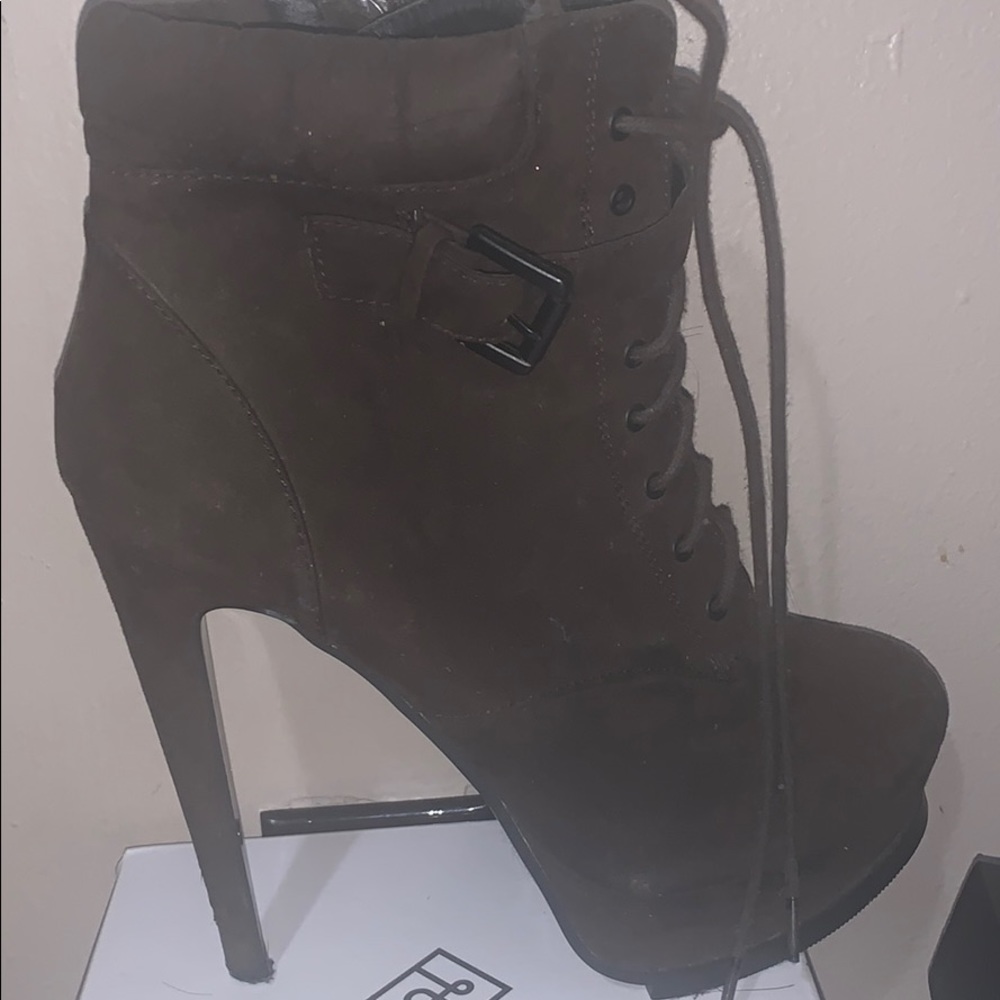 Lace up shoe boots